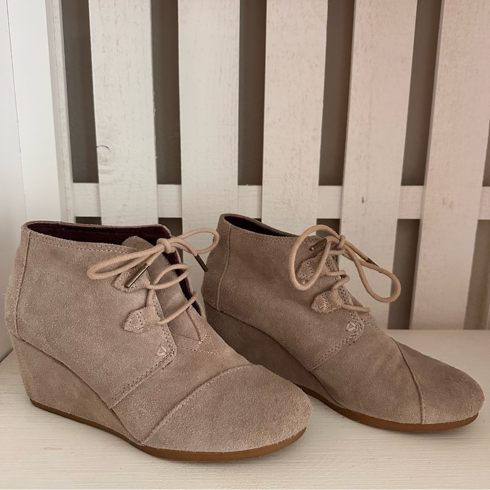 Toms Wedge Booties Women's Size 8 Suede Desert Leather Ankle Lace Up  Taupe